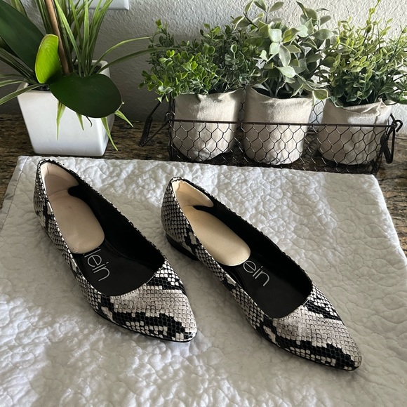 Calvin Klein shoes size #6 black and white - Picture 4 of 6